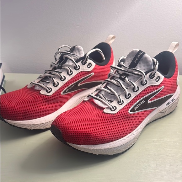 Brooks Reveal 6 Red and White Athletic Shoes for Performance - Picture 1 of 7